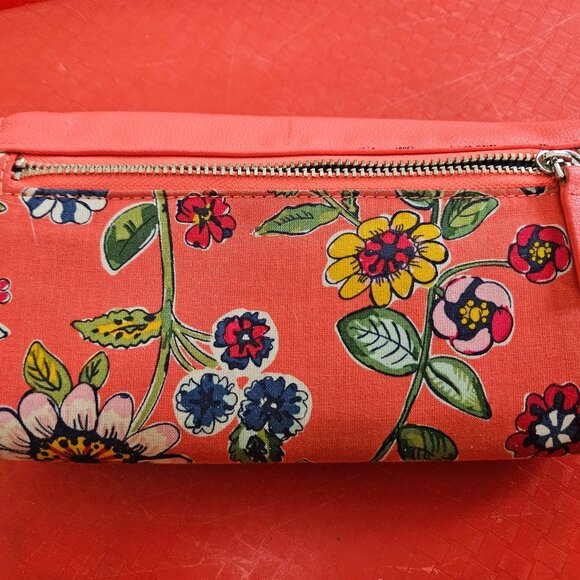Vera Bradley wallet in coral floral pattern, wall has little wear on edge - Picture 2 of 7